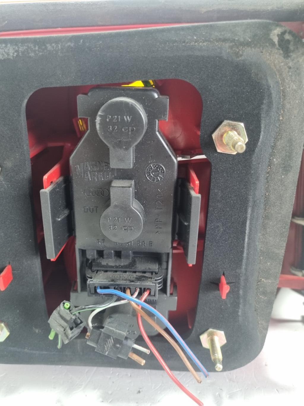 Feu arriere principal droit (feux) AUDI A6 2 AVANT PHASE 2 BREAK Diesel - 1