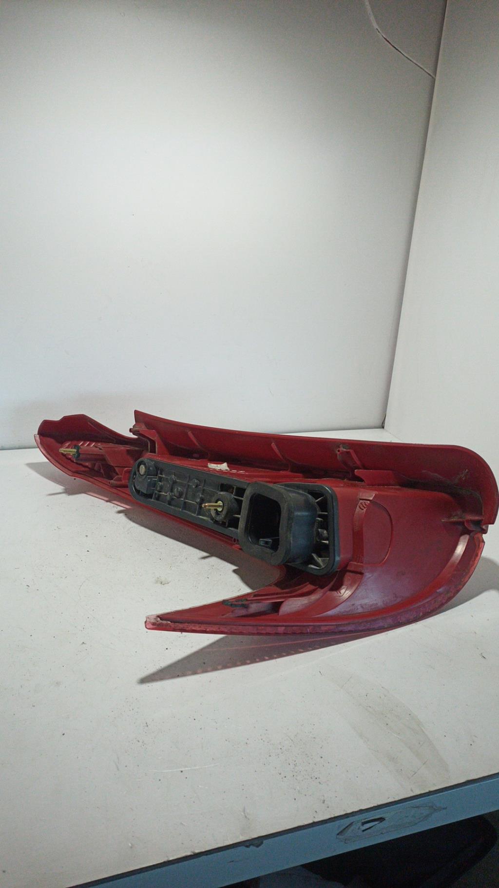 Fanale posteriore principale destro (luci) PEUGEOT 206 PHASE 1 BREAK Gasolina - 1