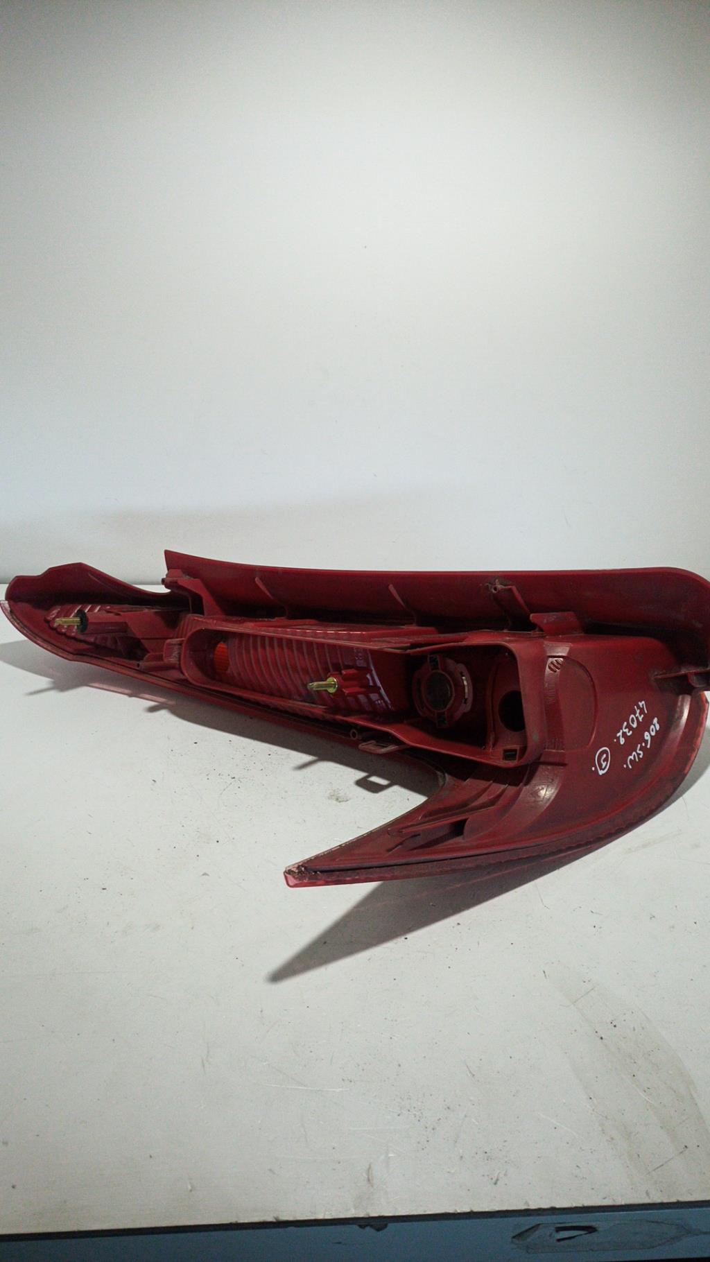 Fanale posteriore principale destro (luci) PEUGEOT 206 PHASE 2 BREAK Diésel - 1