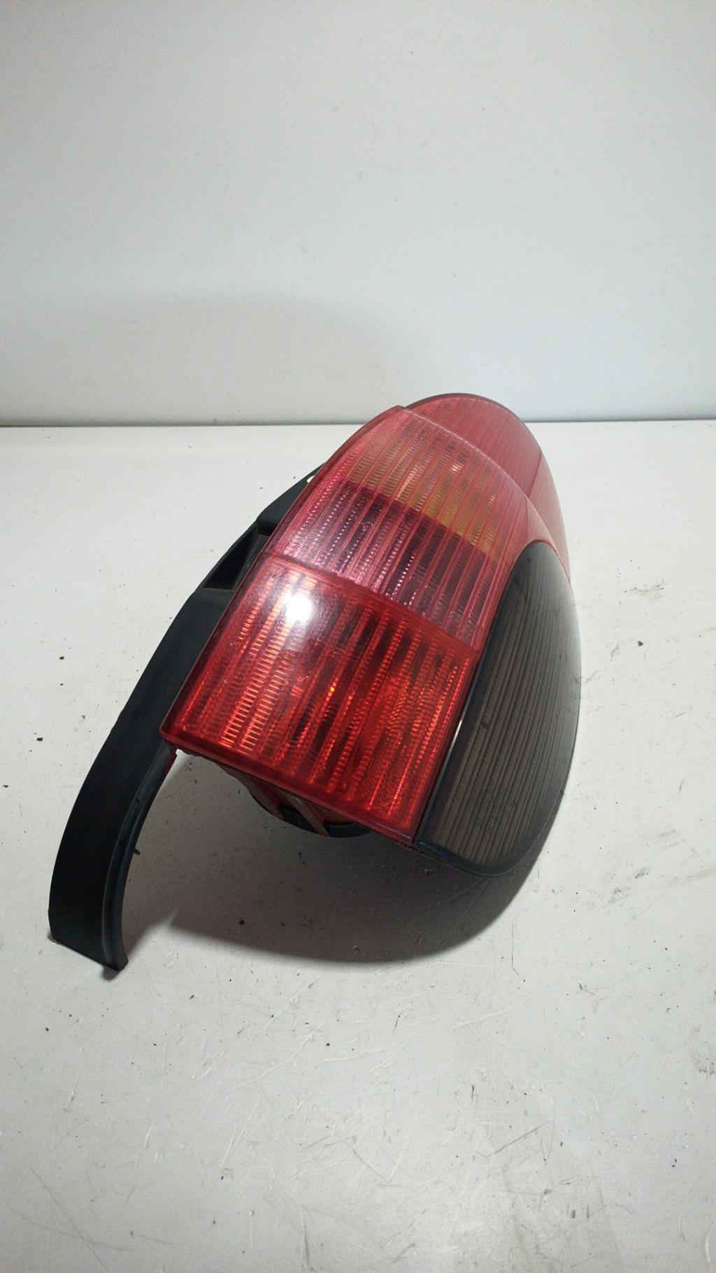 Fanale posteriore principale destro (luci) PEUGEOT 306 BREAK Gasolina - 1