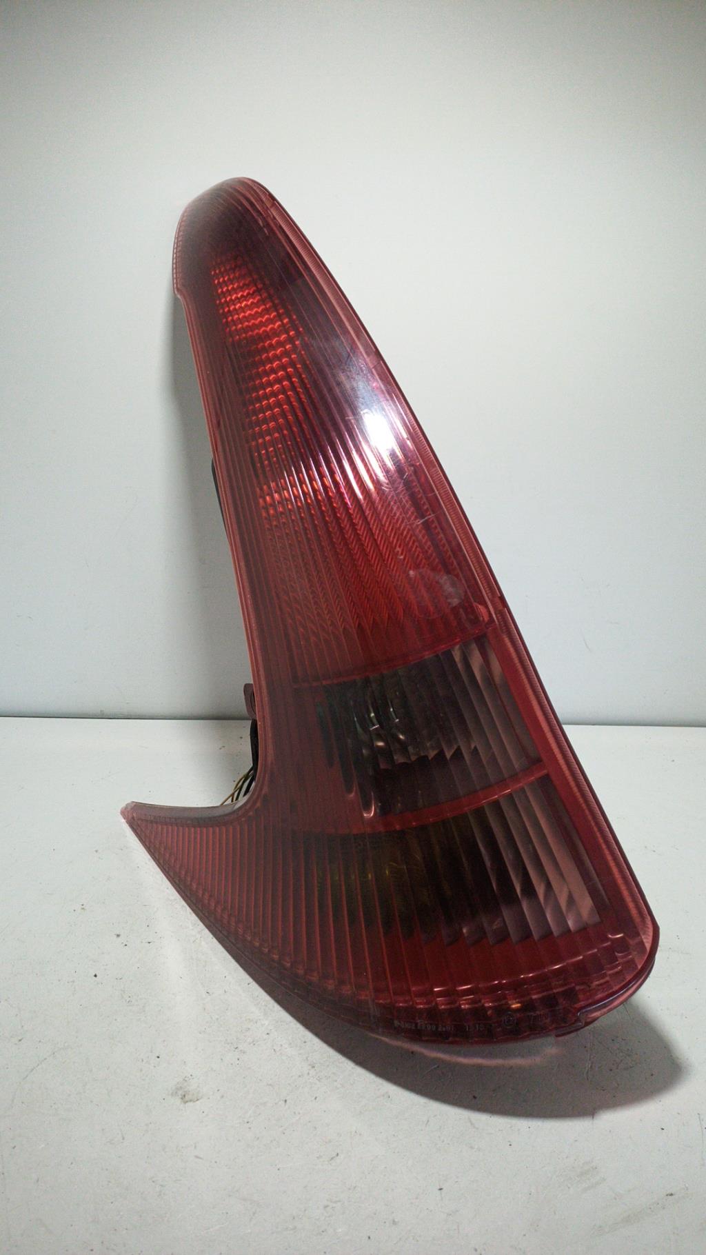 Fanale posteriore principale sinistro (luci) PEUGEOT 206 PHASE 2 BREAK Diésel - 1