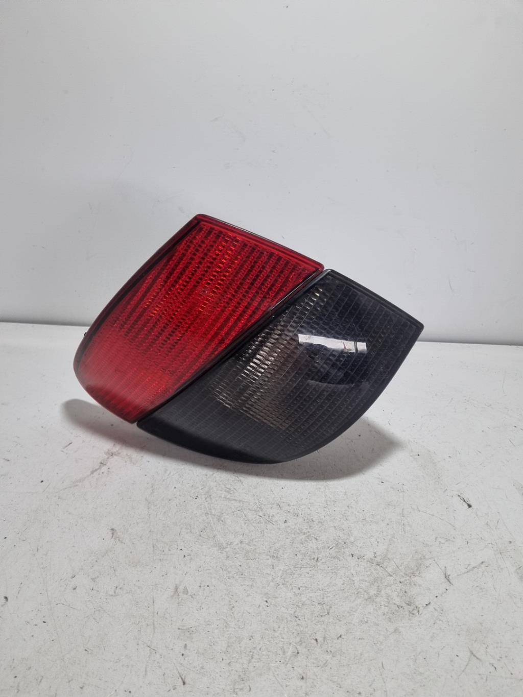 Fanale posteriore principale sinistro (luci) PEUGEOT 406 PHASE 1 BREAK Diésel - 1