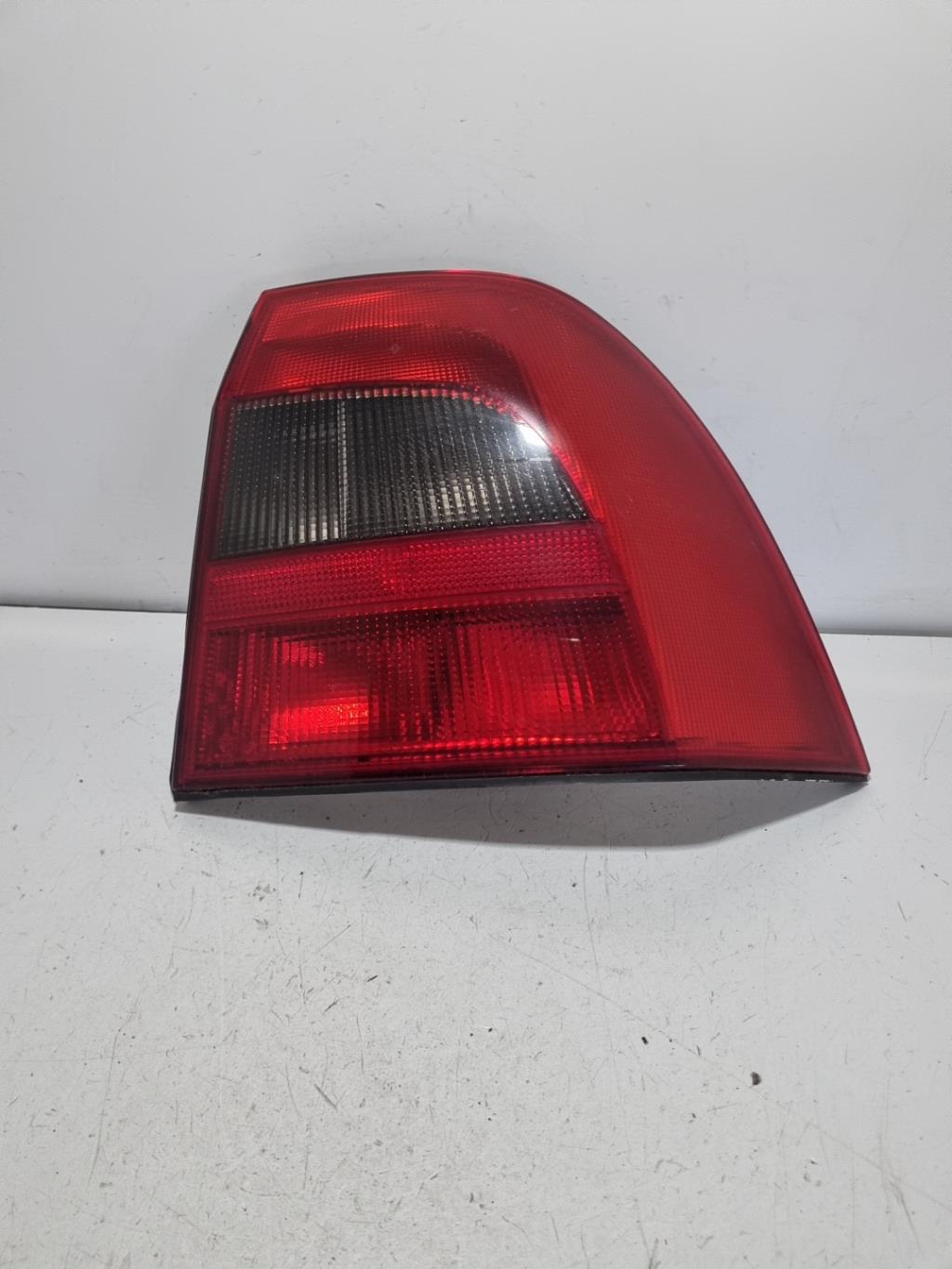 Fanale posteriore principale destro (luci) OPEL VECTRA B PHASE 2 Diésel - 1