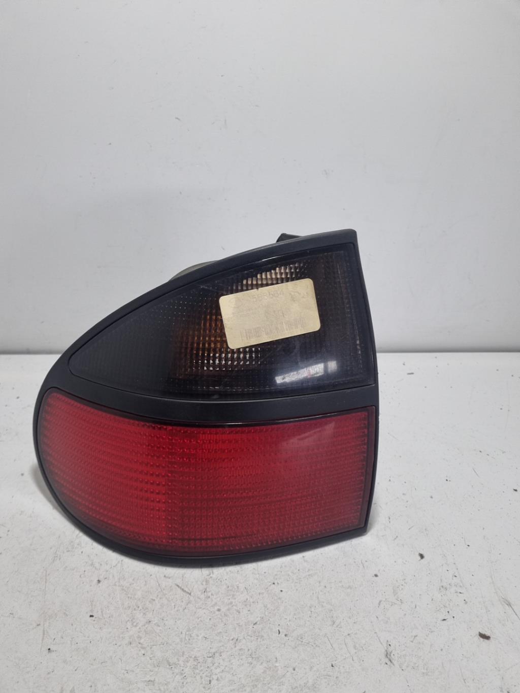 Fanale posteriore principale sinistro (luci) RENAULT LAGUNA 1 PHASE 1 Gasolina - 1