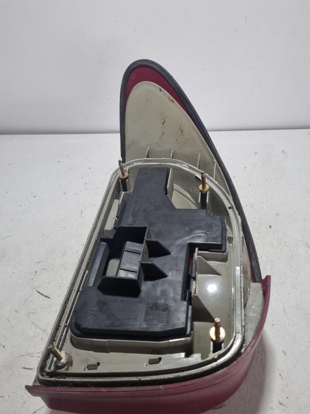 Fanale posteriore principale destro (luci) FORD MONDEO 1 PHASE 1 Diésel - 1