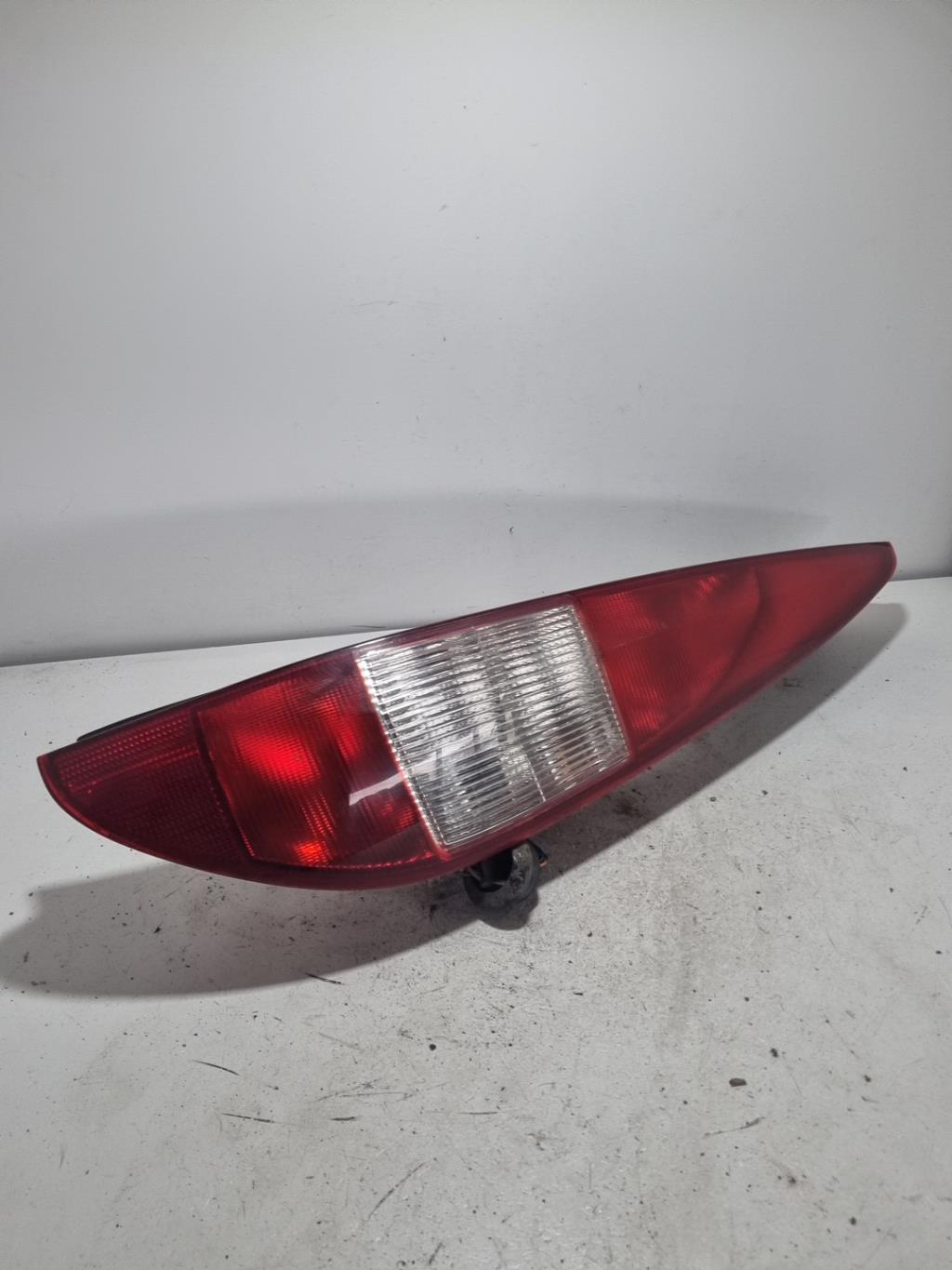 Fanale posteriore principale destro (luci) FORD MONDEO 2 BREAK Diésel - 1