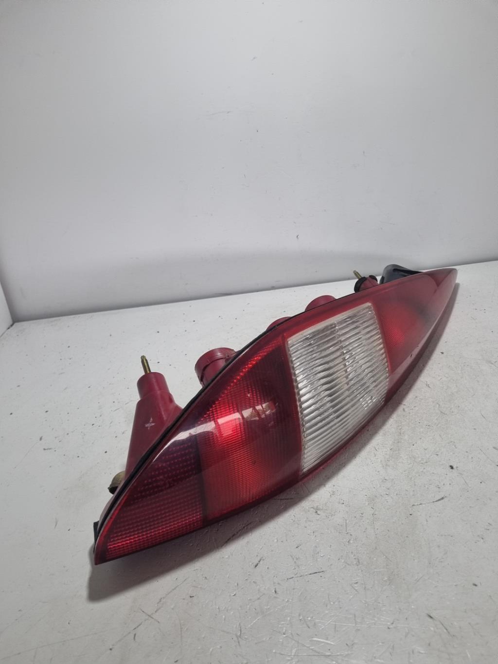 Fanale posteriore principale sinistro (luci) FORD MONDEO 2 BREAK Diésel - 1
