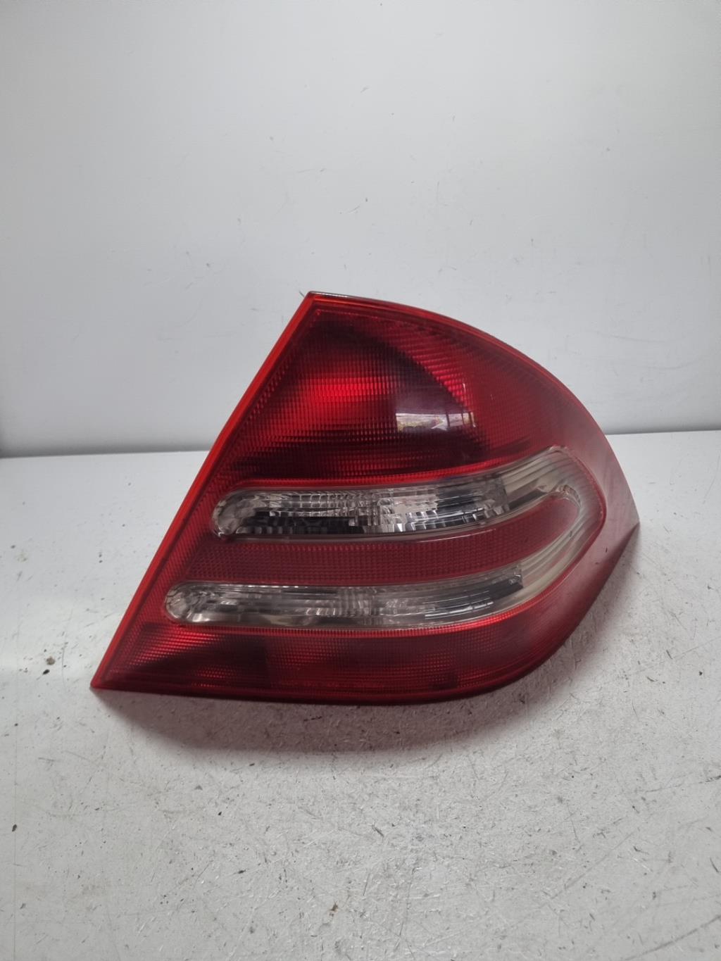 Fanale posteriore principale destro (luci) MERCEDES CLASSE C 203 PHASE 1 Diésel - 1