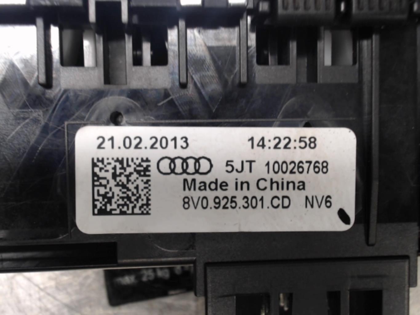Bouton de warning AUDI A3 3 PHASE 1 Diesel - 1