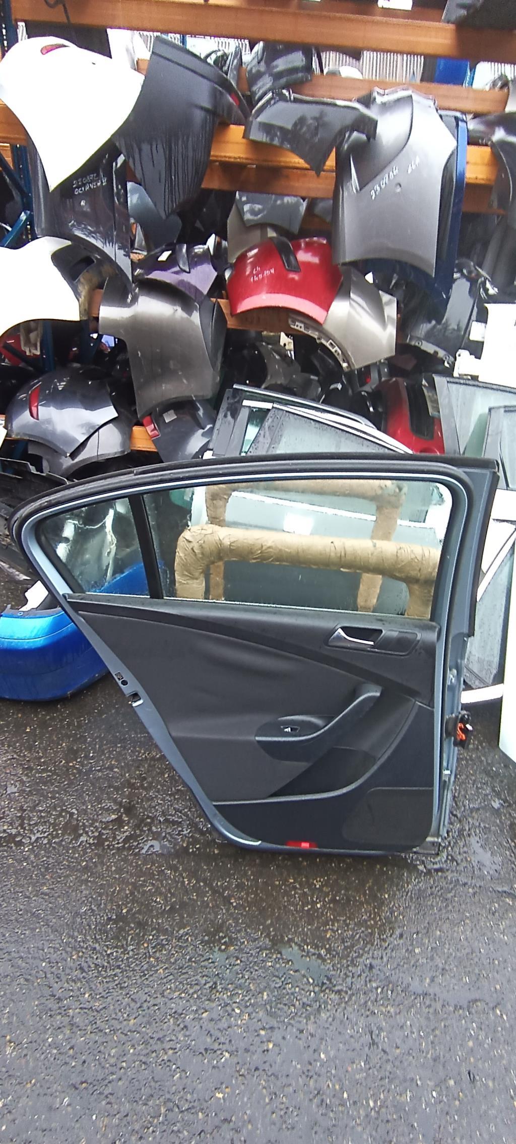 Portiera posteriore sinistra VOLKSWAGEN PASSAT 5 Diésel - 1