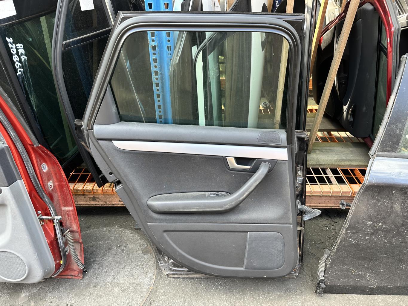 Puerta trasera izquierda AUDI A4 2 AVANT PHASE 2 BREAK Diésel - 1