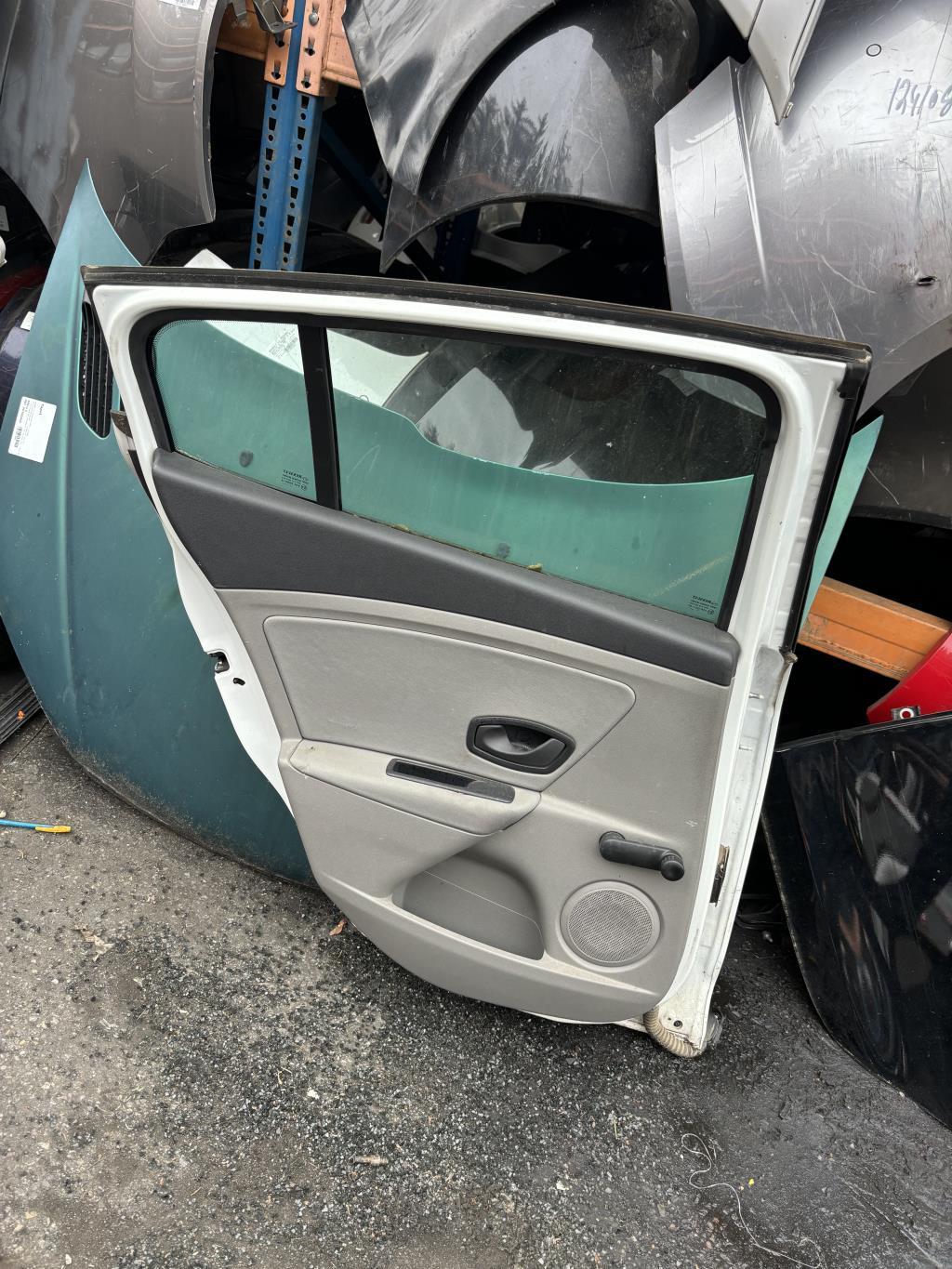 Portiera posteriore sinistra RENAULT MEGANE 3 PHASE 1 Diésel - 1