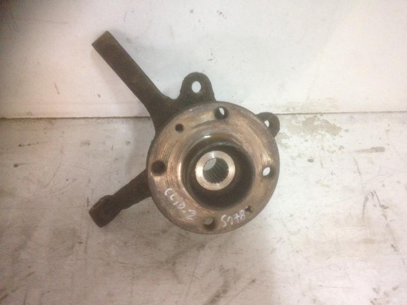 Fusee avant droit RENAULT CLIO 2 PHASE 1 Essence - 1