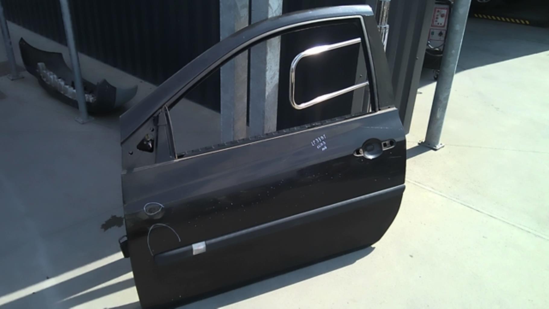 Porte avant gauche RENAULT CLIO 3 PHASE 1 Essence - 1