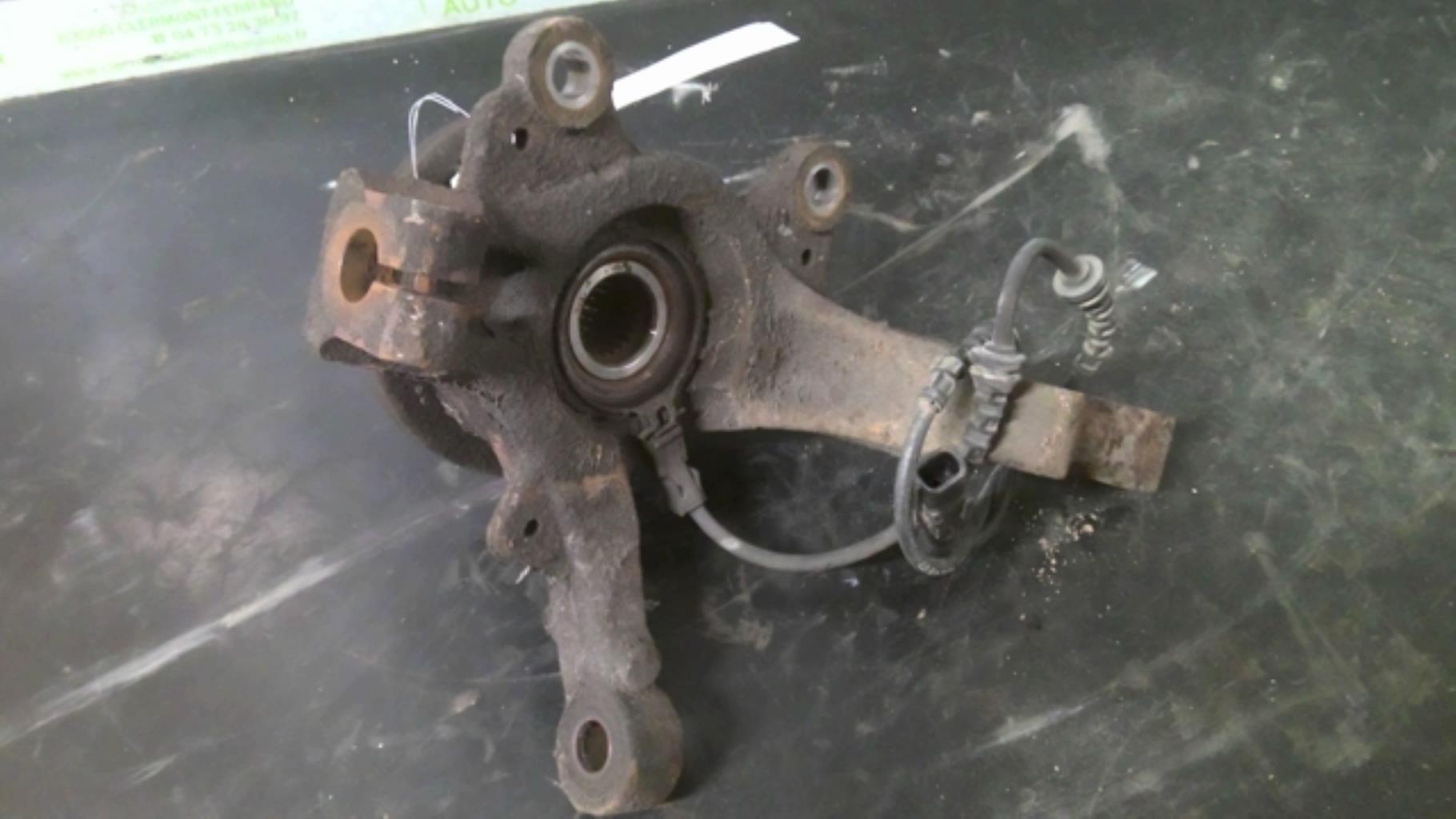 Fusee avant droit RENAULT CLIO 3 PHASE 1 Diesel - 1