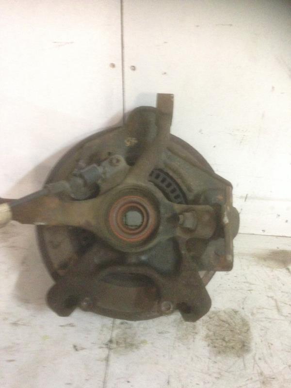 Fusee avant droit VOLKSWAGEN POLO 3 PHASE 2 Essence - 1