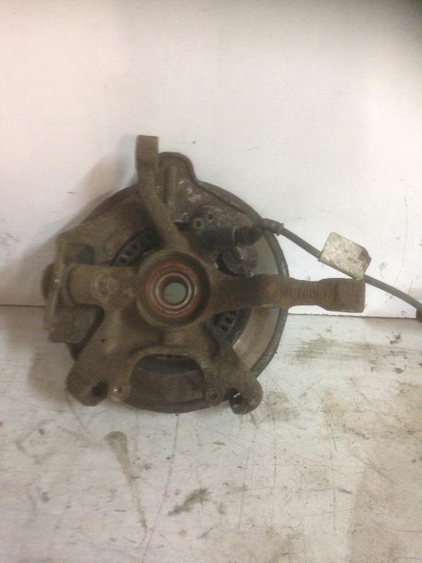 Fusee avant gauche VOLKSWAGEN POLO 3 PHASE 2 Essence - 1