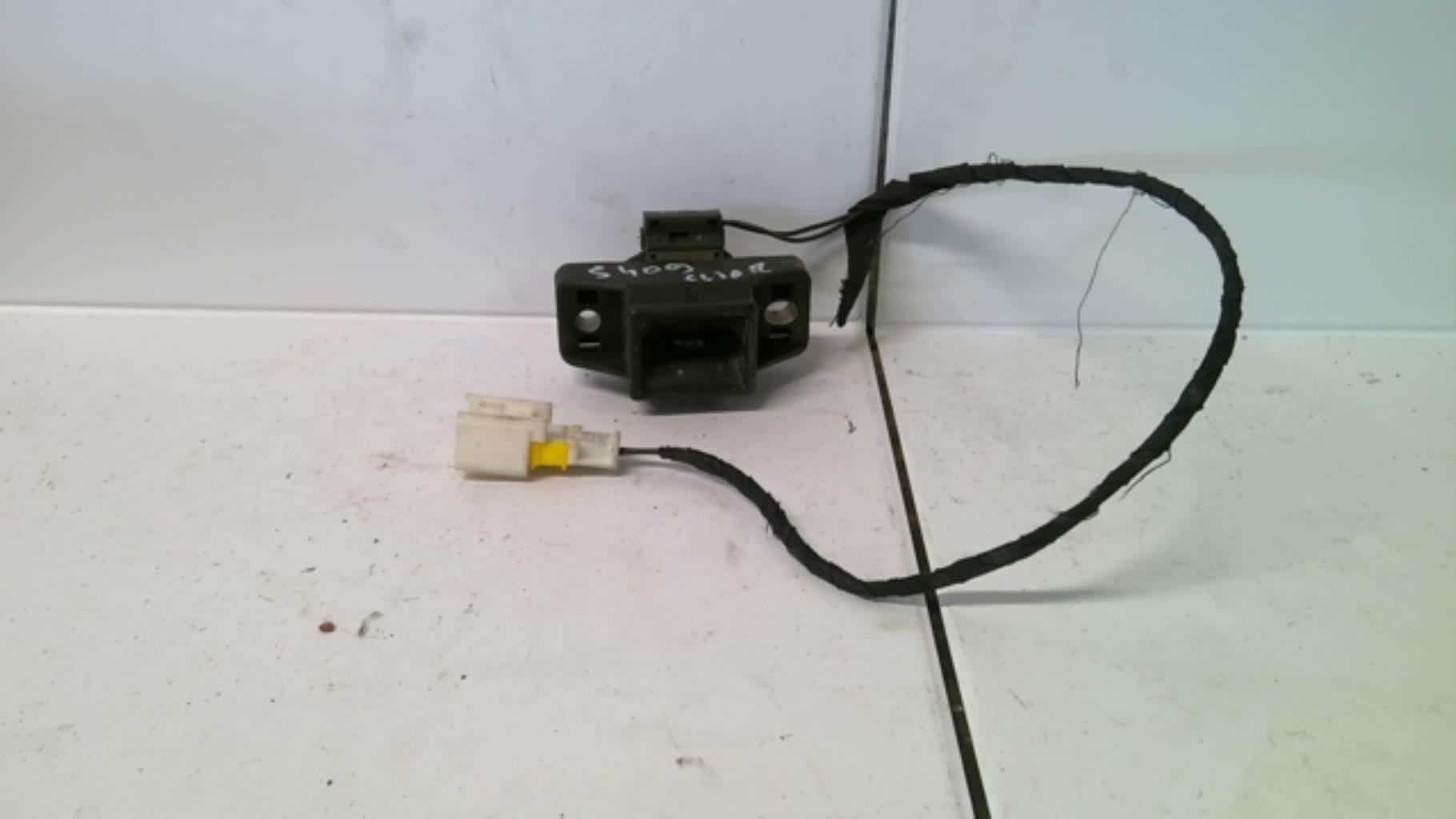 Serrure de hayon RENAULT CLIO 2 CAMPUS PHASE 2 Essence/GPL - 1