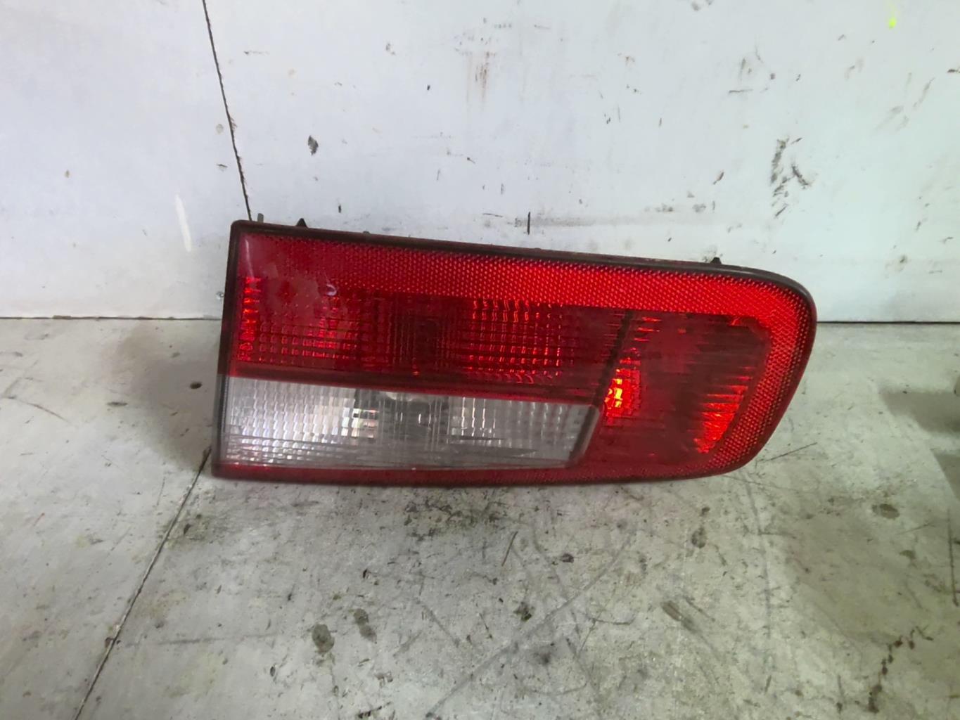 Feu arriere secondaire droit (feux) RENAULT LAGUNA 2 PHASE 1 Essence - 1