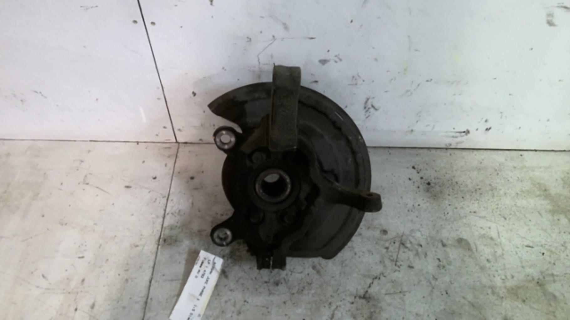 Fusee avant droit NISSAN JUKE 1 PHASE 1 Diesel - 1