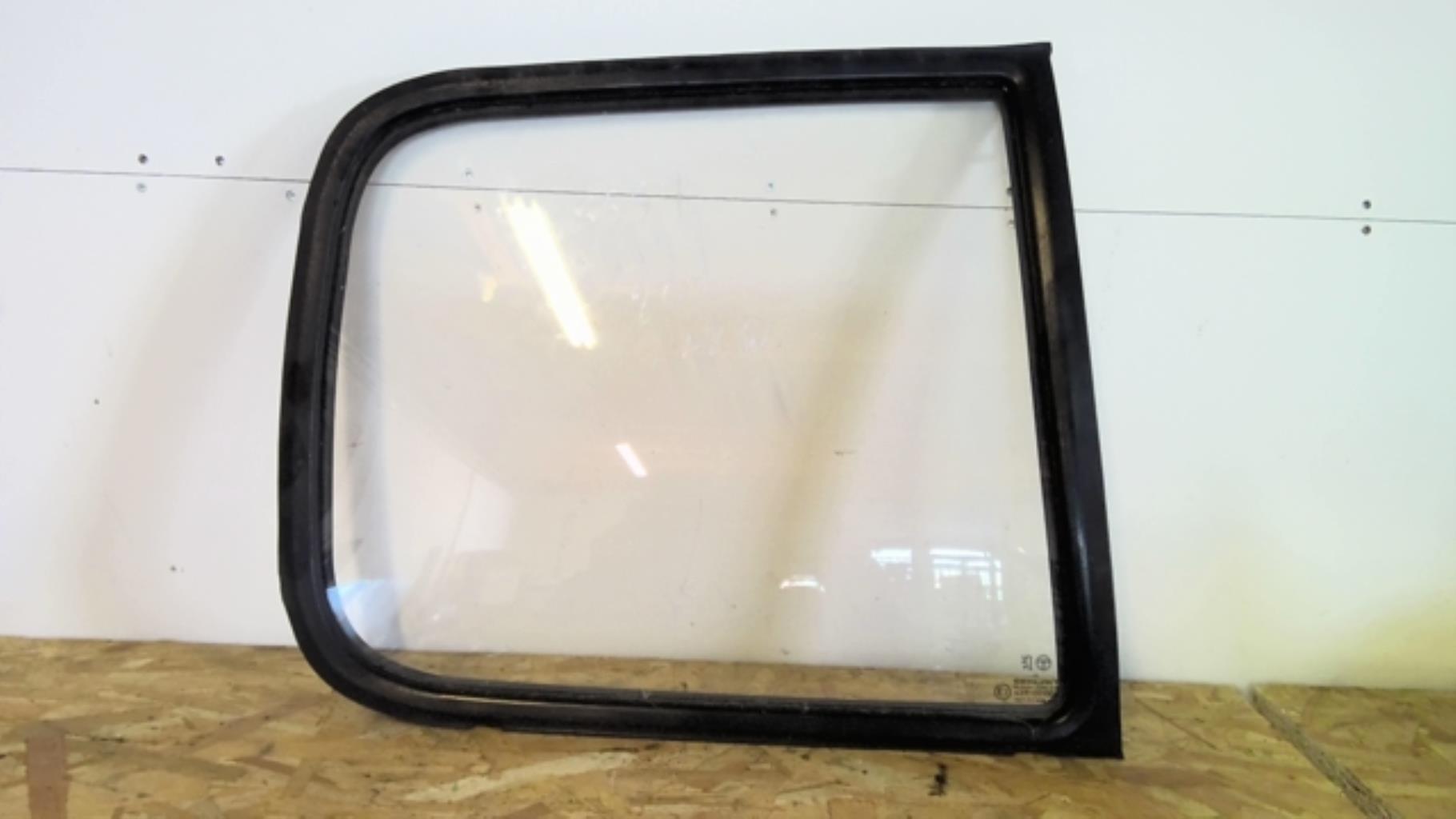 Custode arriere droit PEUGEOT 205 PHASE 2 Essence - 1