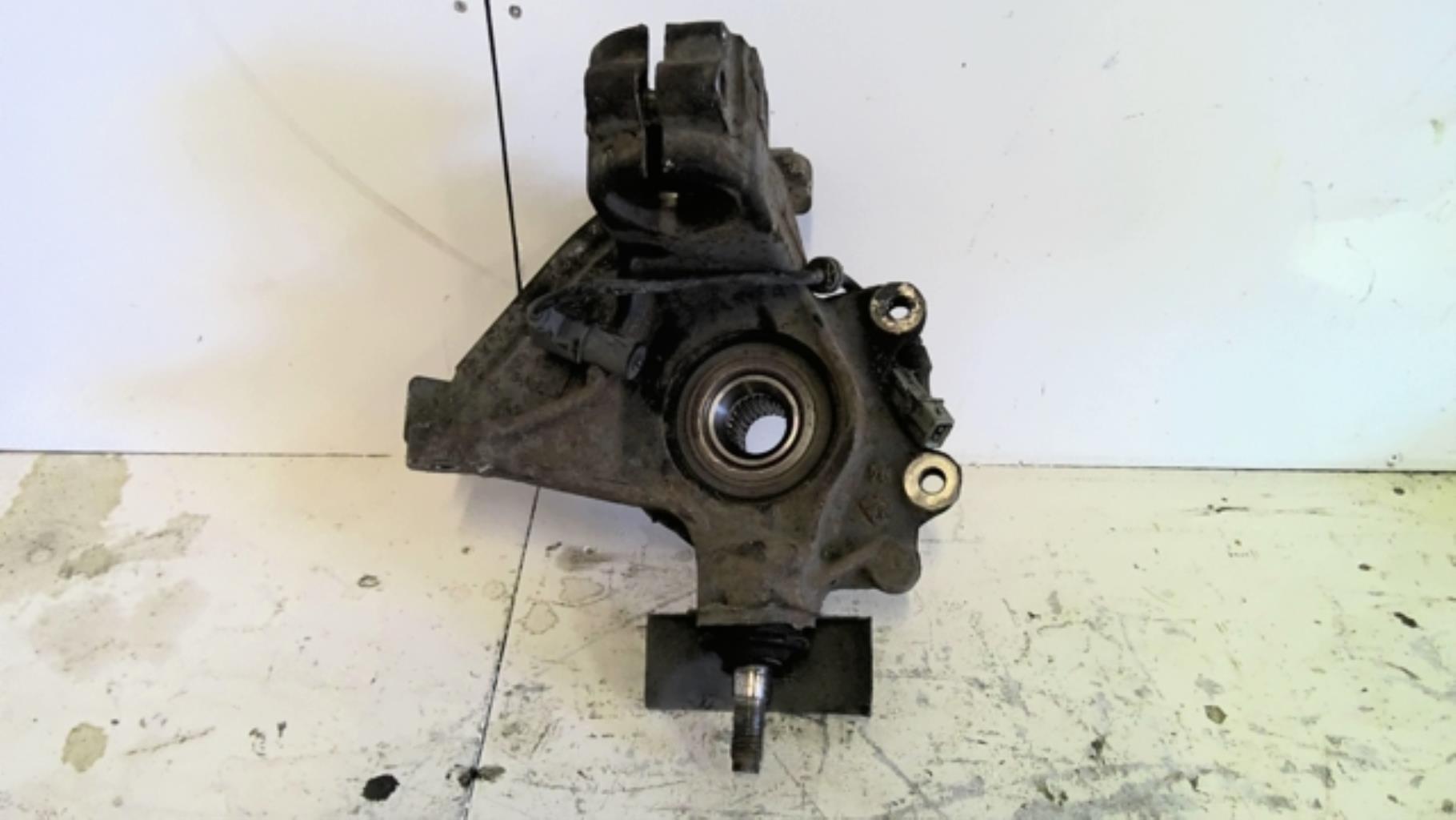 Fusee avant droit PEUGEOT 406 COUPE Diesel - 1
