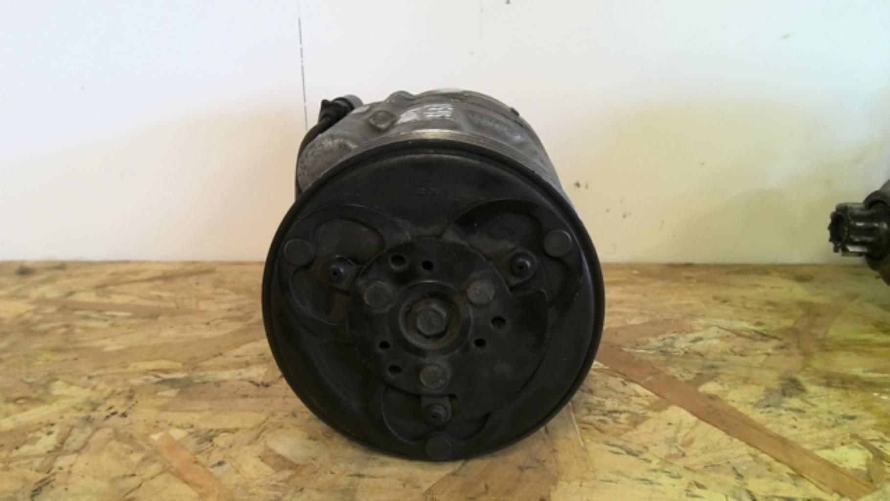 Compresseur clim VOLKSWAGEN GOLF 4 Diesel - 1