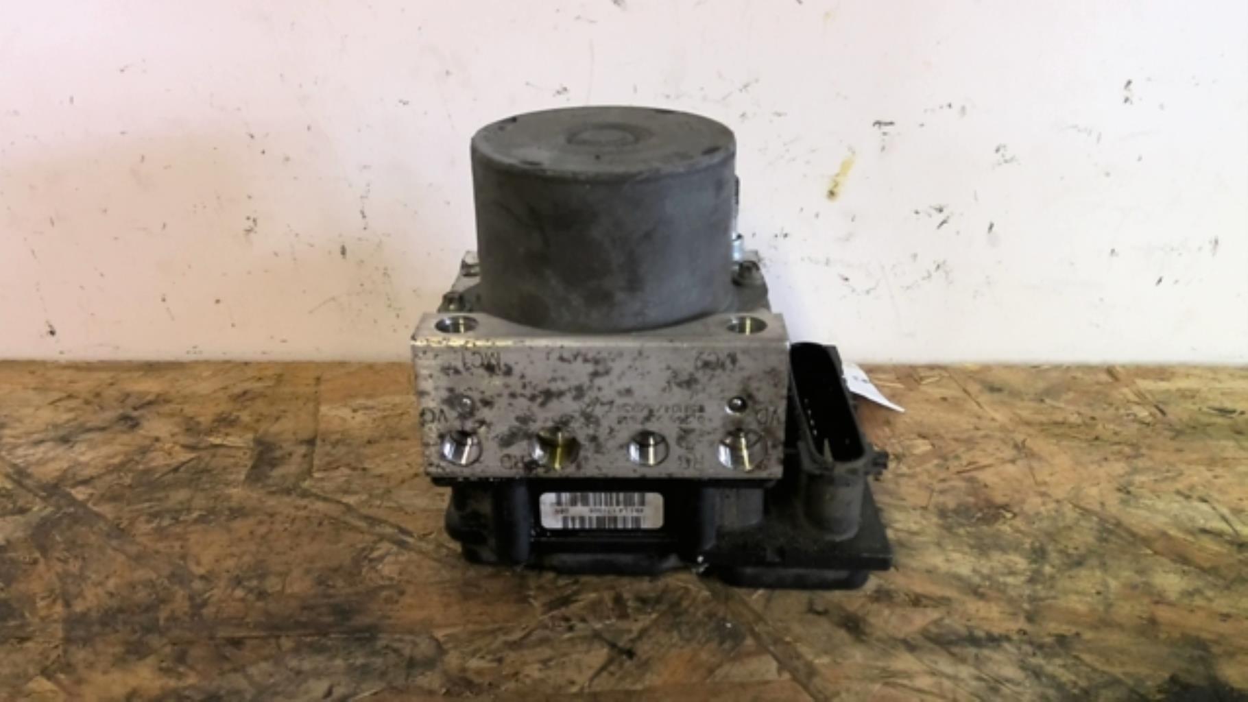 Bloc ABS (freins anti-blocage) RENAULT CLIO 3 PHASE 1 Essence - 1