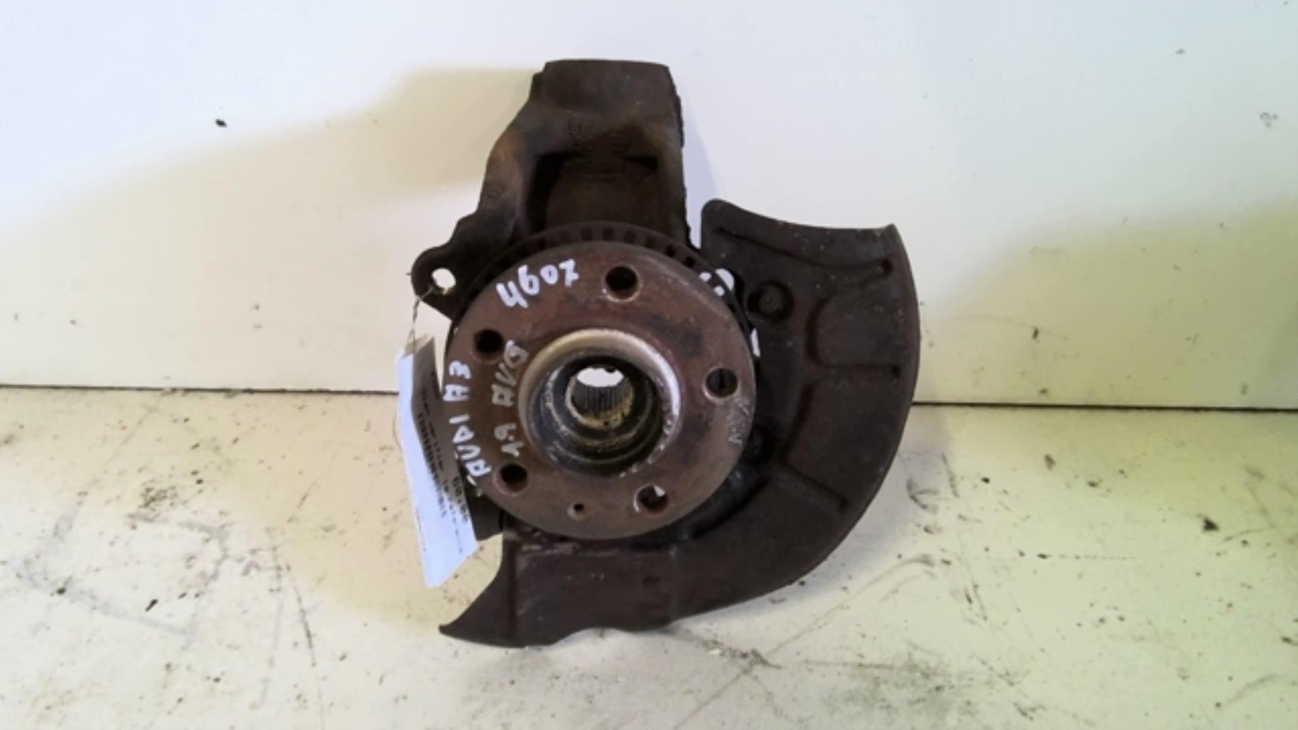 Fusee avant gauche AUDI A3 1  - 1