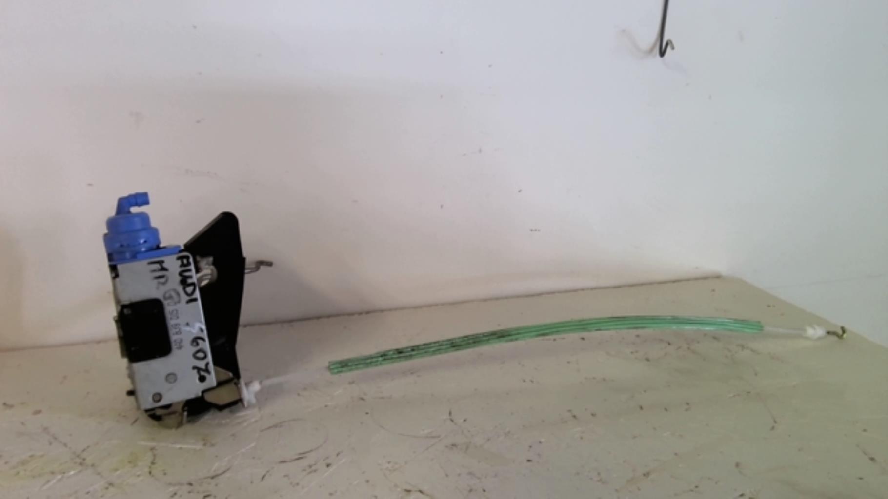 Serrure arriere gauche AUDI A3 1  - 1