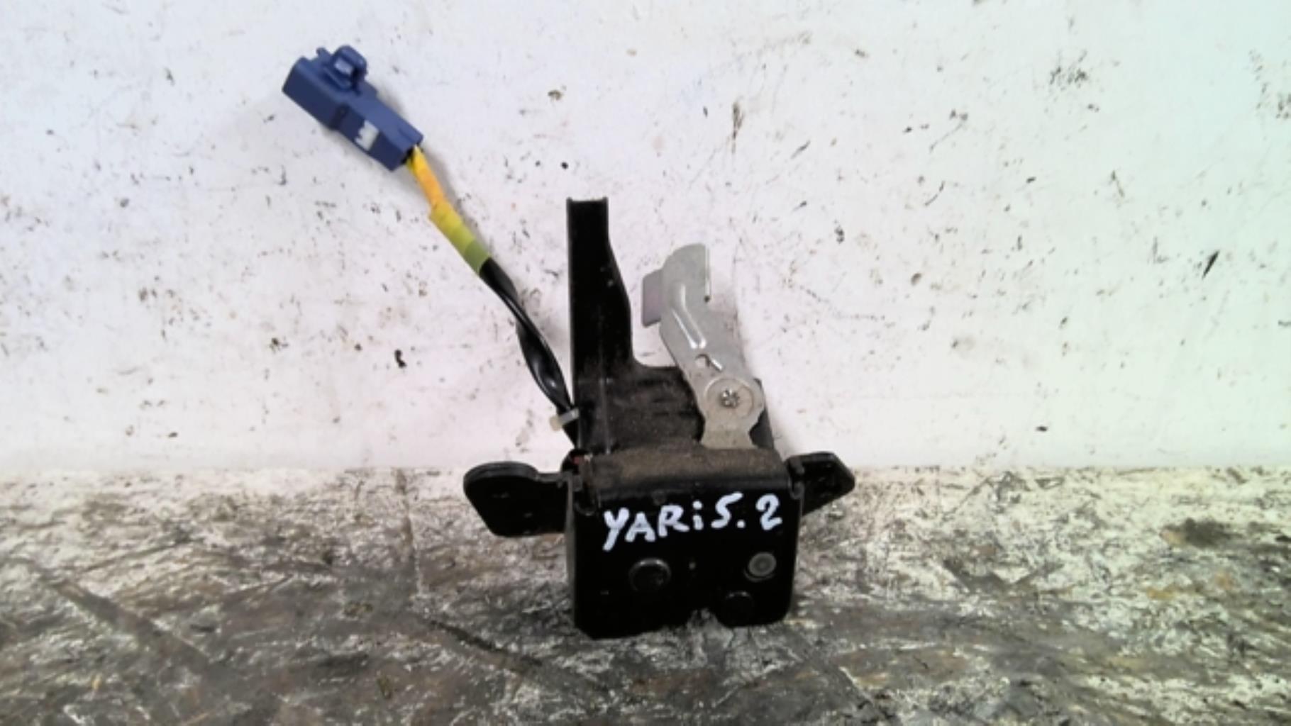 Serrure de coffre TOYOTA YARIS 2 Essence - 1