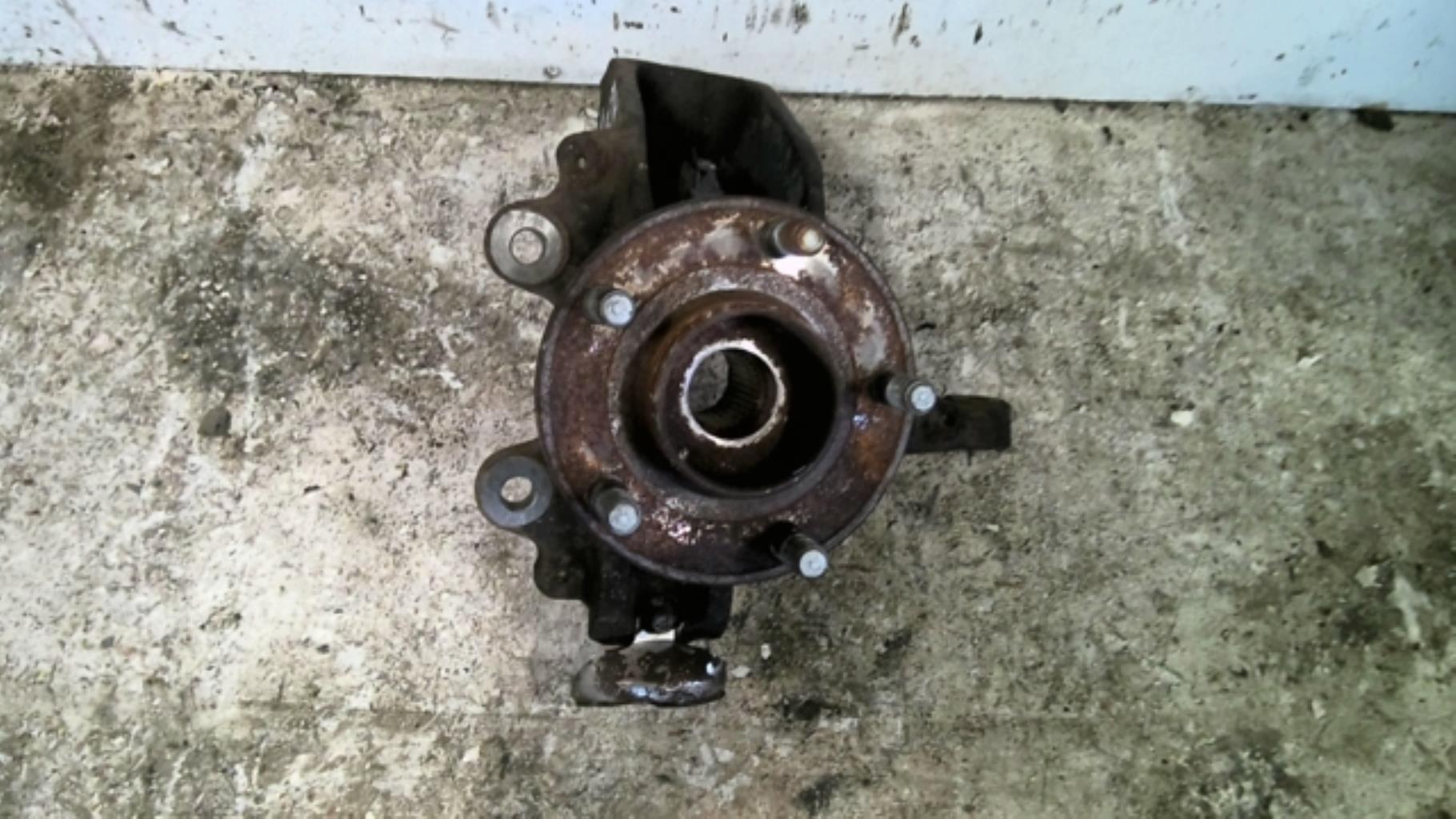 Fusee avant gauche FORD C-MAX 1 PHASE 1 Diesel - 1