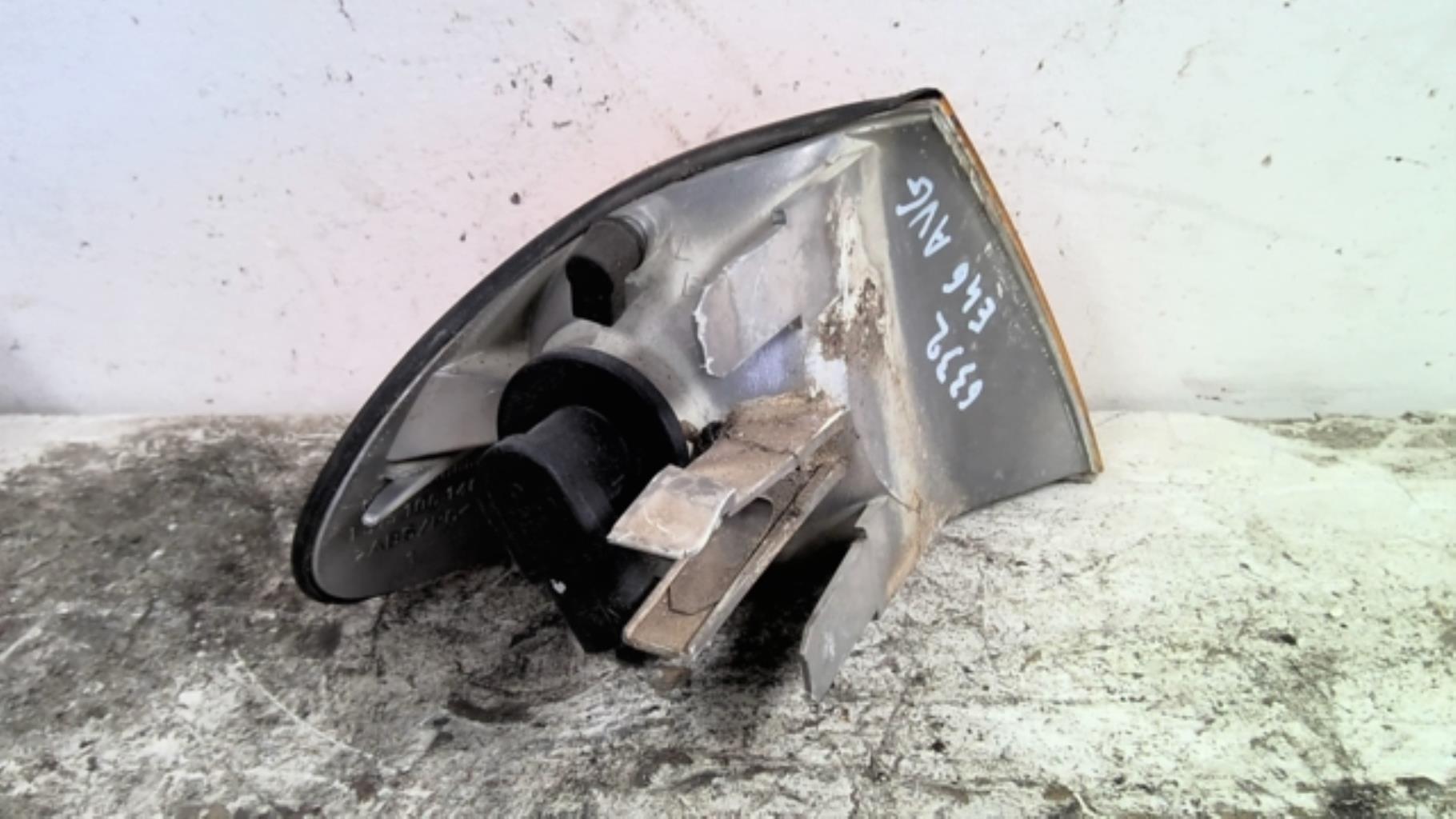 Optique avant secondaire gauche (feux)(clignotant) BMW SERIE 3 E46 PHASE 1 Essence - 1