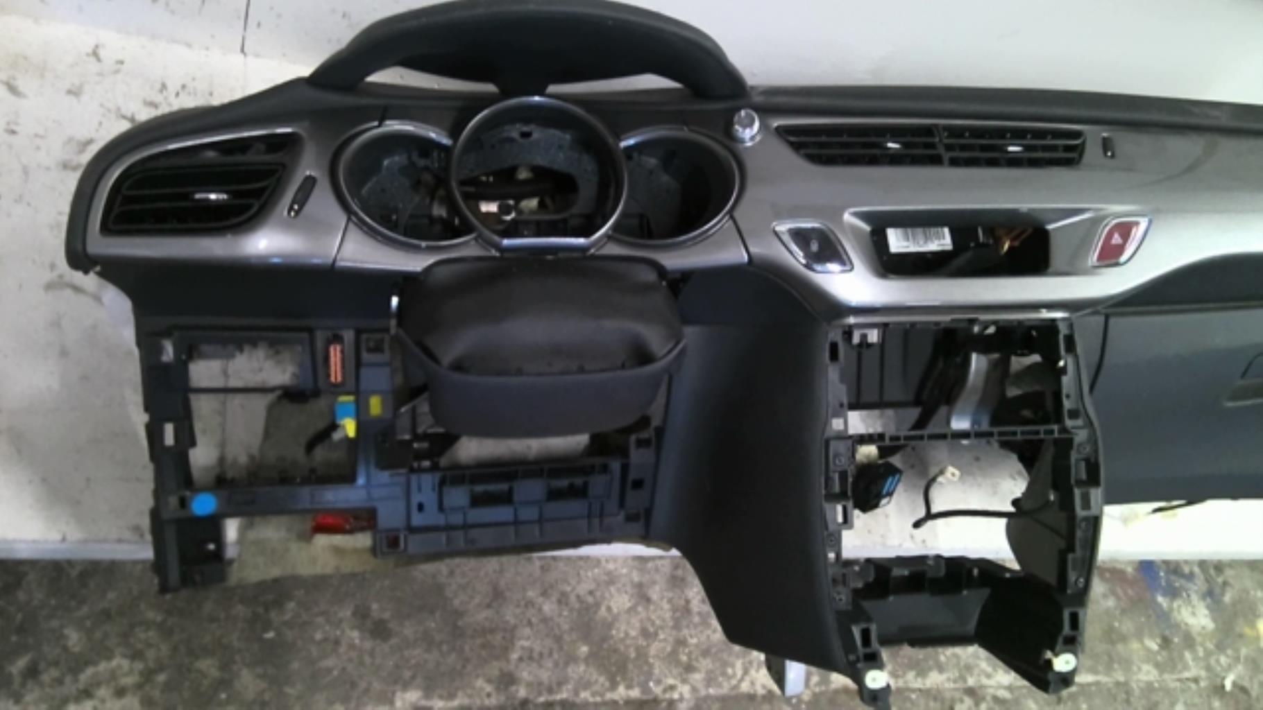 Planche de bord complete CITROEN C3 2 PHASE 1 Essence - 1