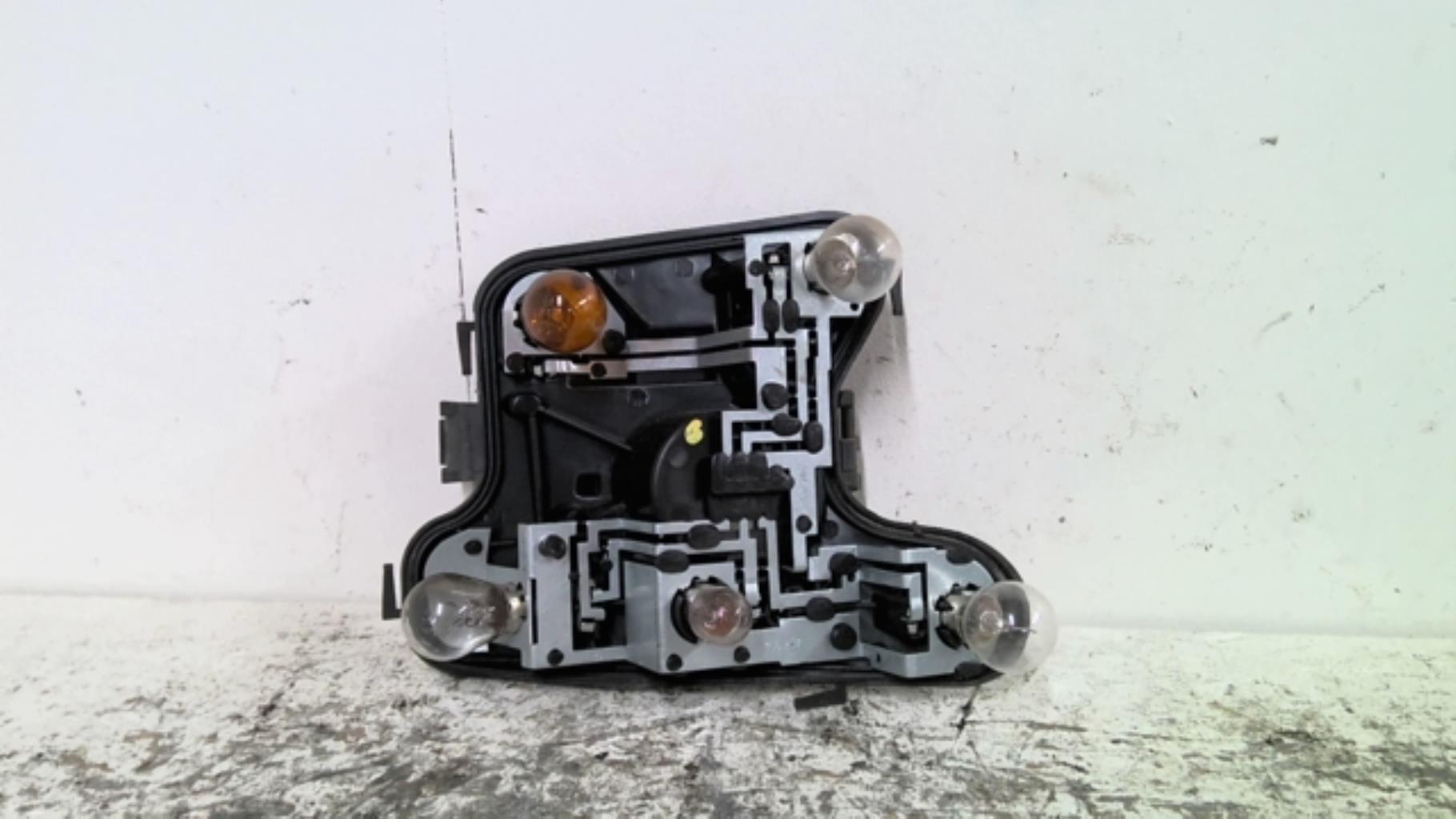 Platine feu arriere gauche AUDI A4 2 PHASE 1 Essence - 1
