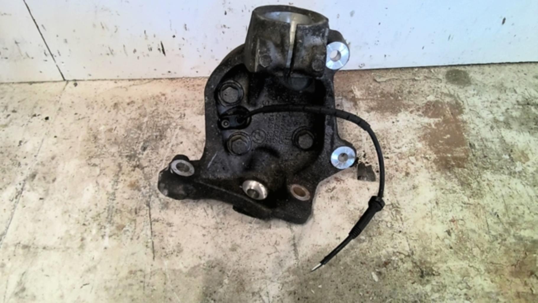 Fusee avant droit BMW SERIE 1 E81 Diesel - 1