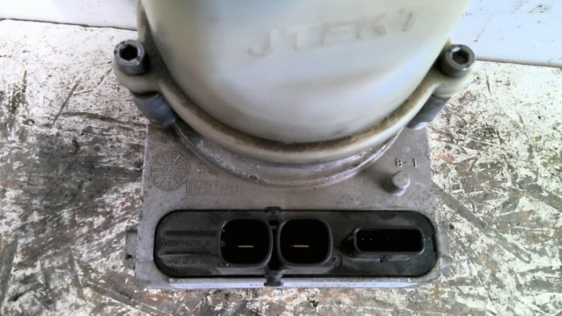Pompe de direction DACIA SANDERO 2  - 1