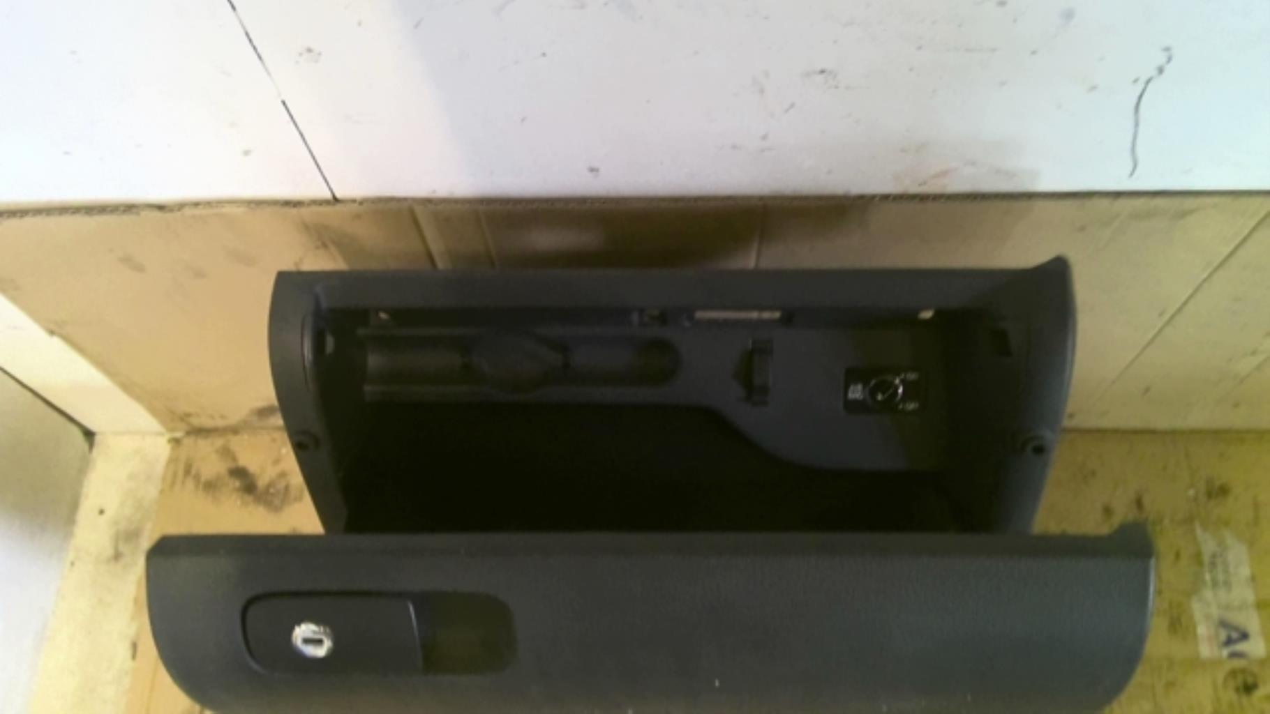 Boite a gants VOLKSWAGEN GOLF PLUS PHASE 1 Diesel - 1