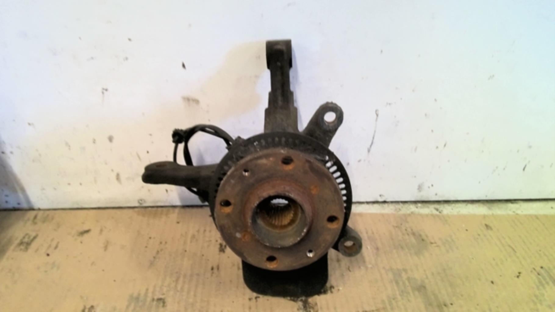 Fusee avant droit SUZUKI SWIFT 4 Diesel - 1