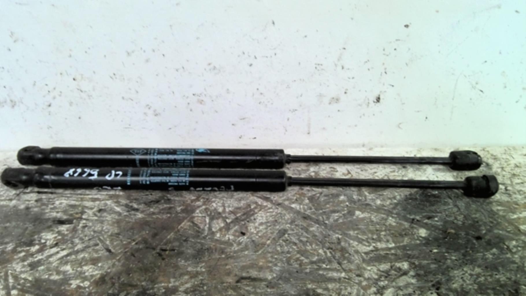 Verin de coffre RENAULT MEGANE 3 PHASE 1  - 1