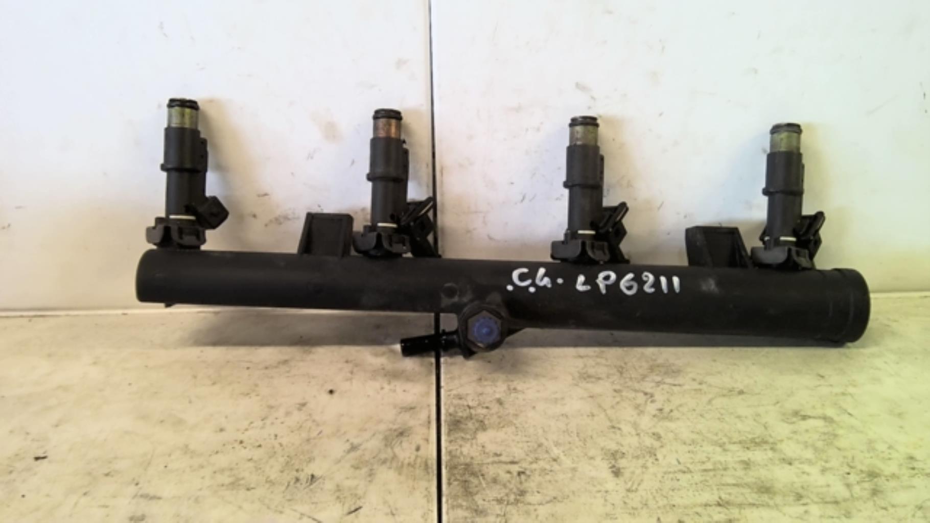 Rampe injection CITROEN C4 1 PHASE 1 COUPE Essence - 1