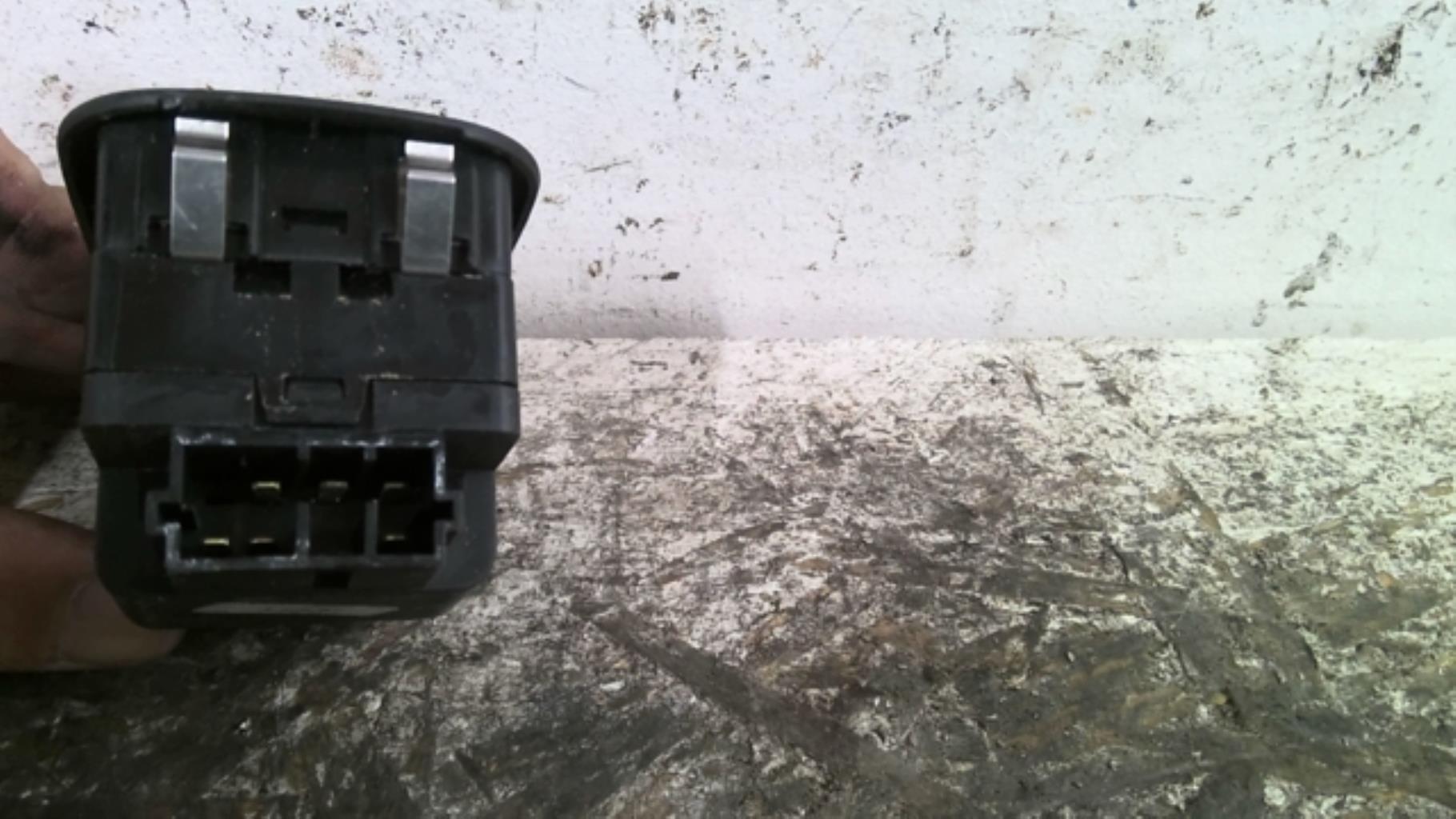 Interrupteur de leve vitre PEUGEOT 206+ Diesel - 1