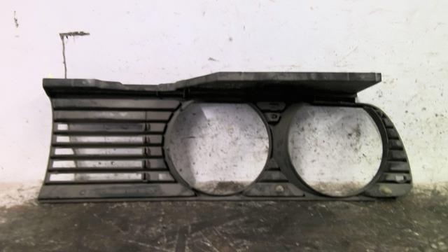 Grille de calandre droite BMW SERIE 3 E30  - 1
