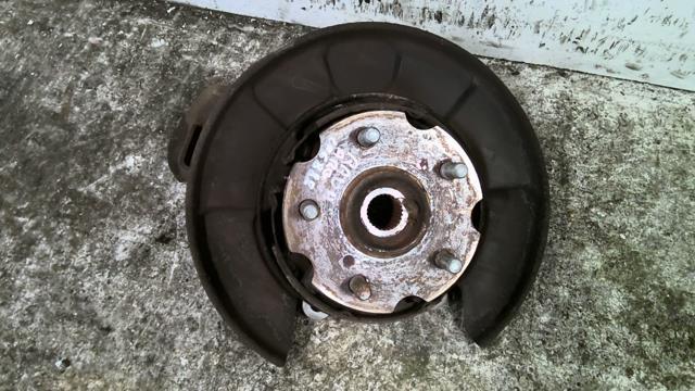 Fusee arriere gauche TOYOTA RAV4 3 PHASE 1 Diesel - 1