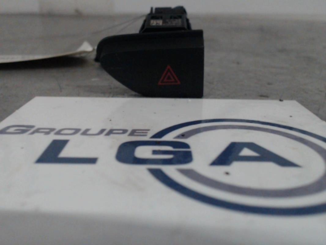 Bouton de warning RENAULT CLIO 4 PHASE 2 Diesel - 1