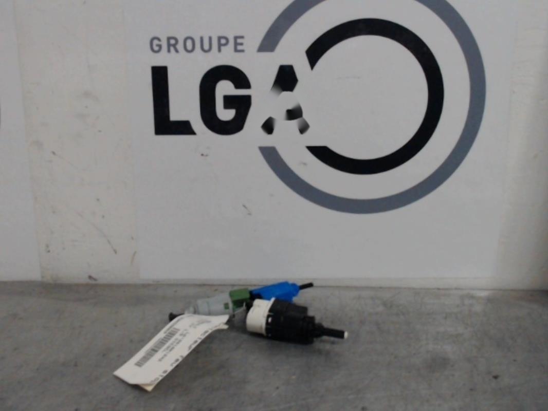 Contacteur feu stop RENAULT CLIO 4 PHASE 2 Diesel - 1