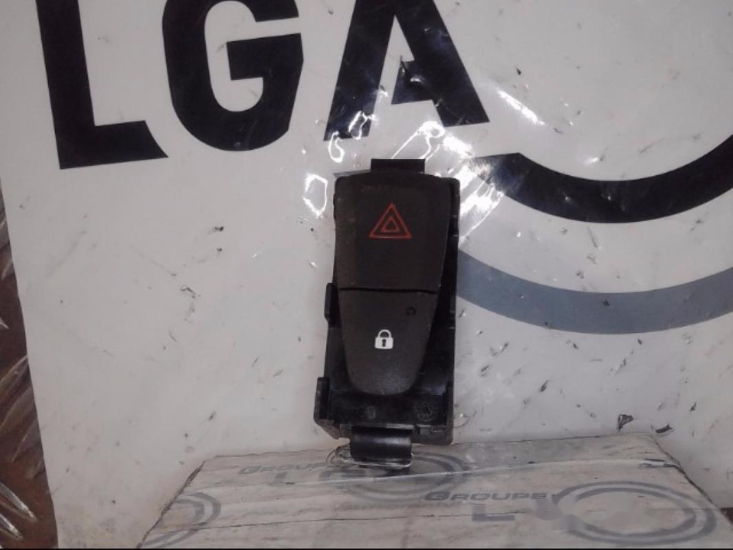 Bouton de warning RENAULT SCENIC 3 PHASE 2 Diesel - 1