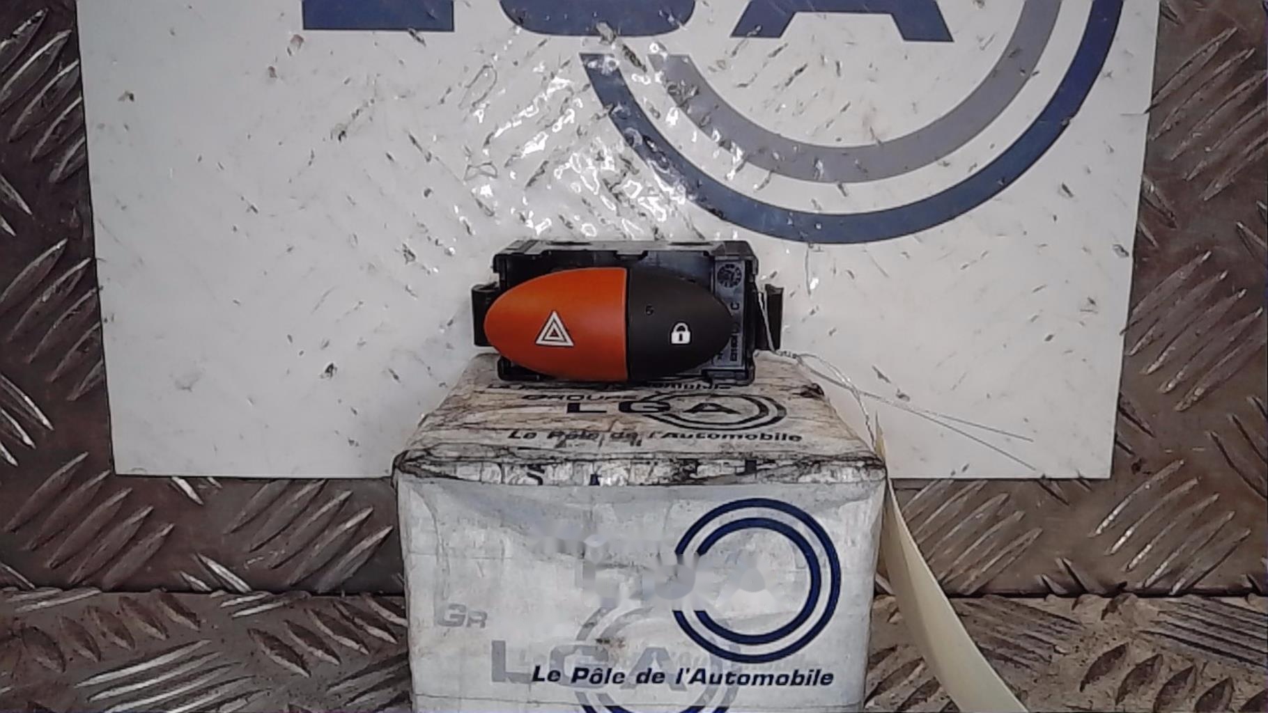 Bouton de warning RENAULT TWINGO 2 PHASE 2 Diesel - 1