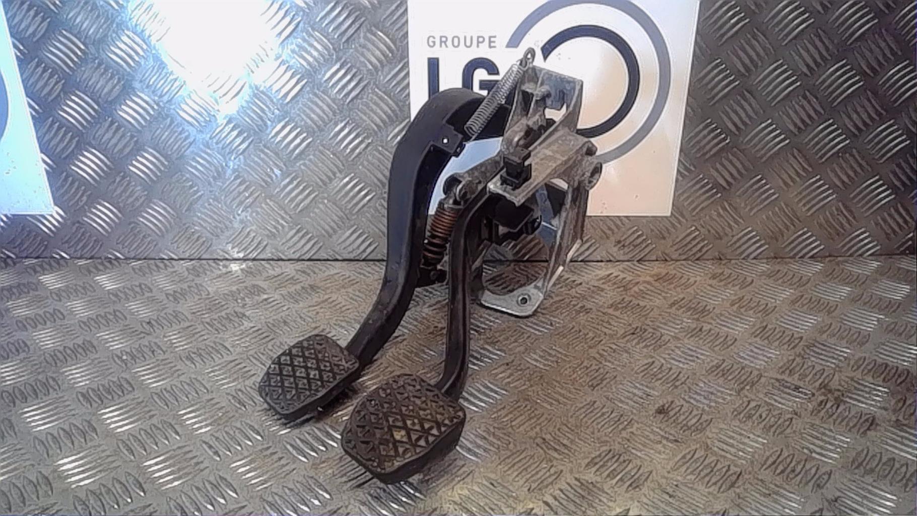Pedale de frein BMW SERIE 1 E81 Diesel - 1