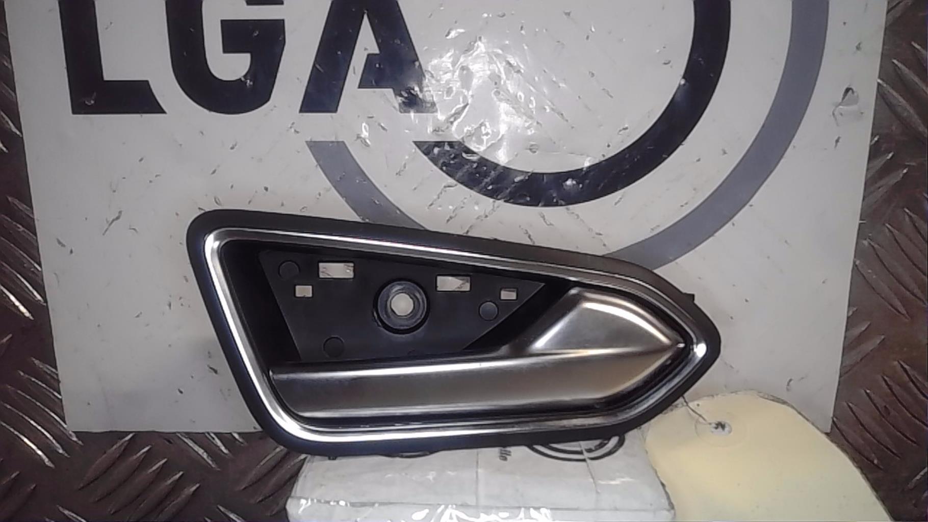 Poignee interieur arriere droit RENAULT CAPTUR 2 PHASE 1 Essence - 1